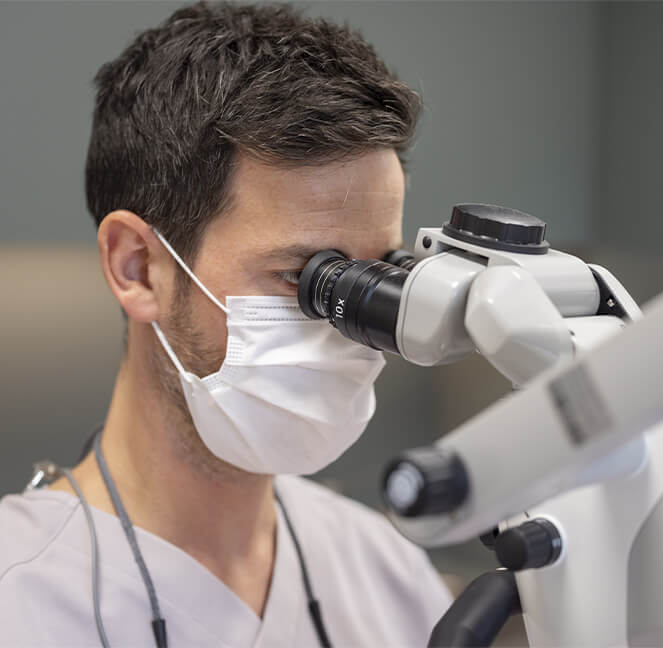 Loupes optiques
et microscope opératoire :
une révolution en dentisterie